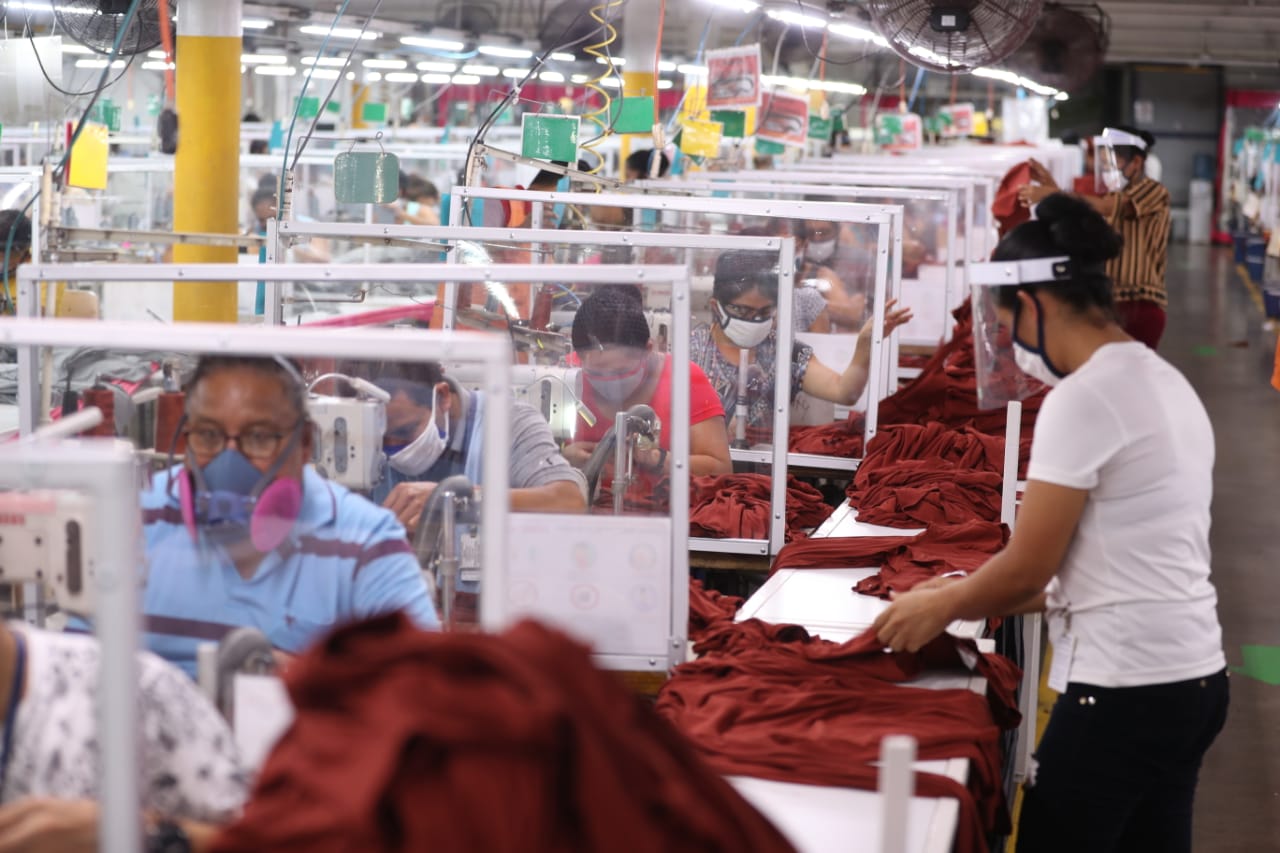 Trabajadores de una maquila se recuperan de coronavirus y reanudan sus labores