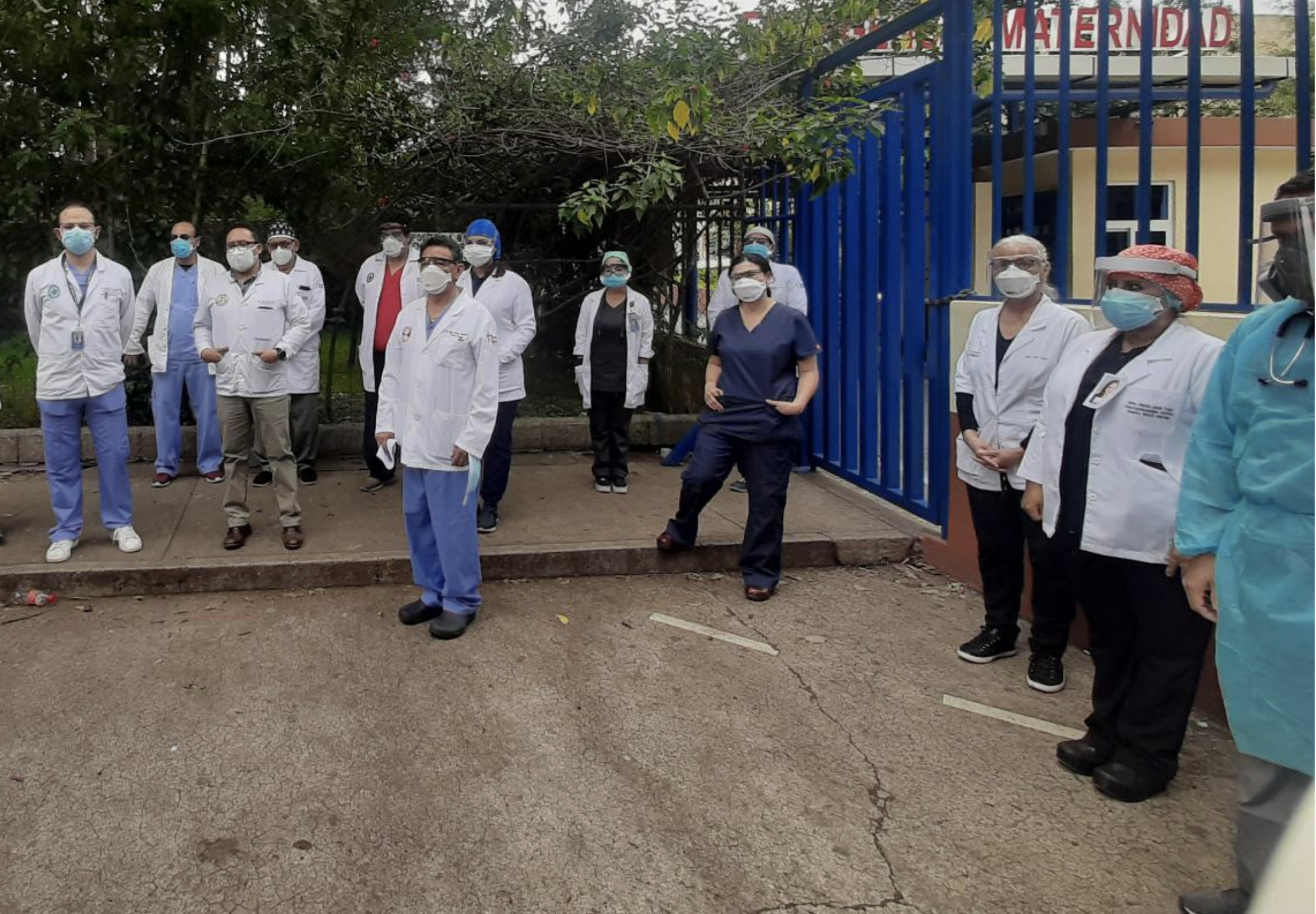 Médicos del Hospital Roosevelt dan 48 horas para que Giammattei los atienda