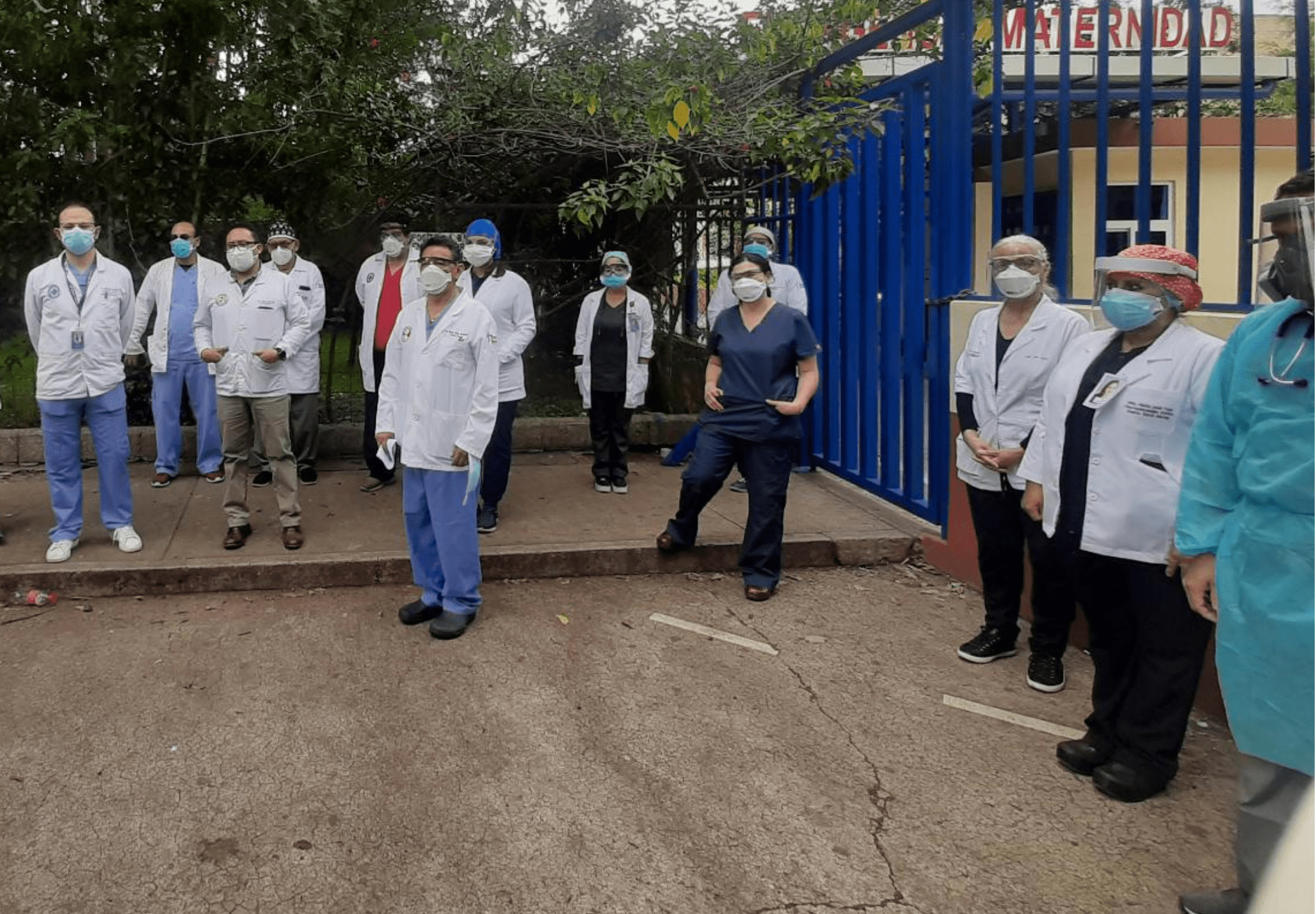 Médicos del Hospital Roosevelt dan 48 horas para que Giammattei los atienda