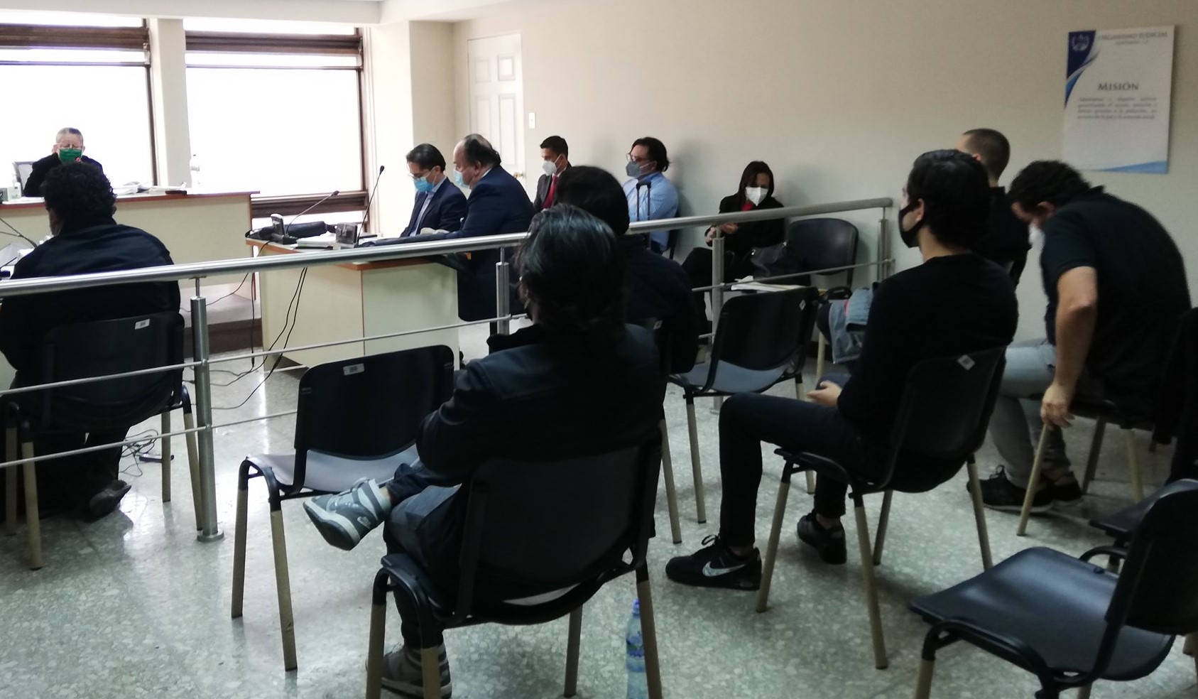 Ligan a proceso a cuatro jóvenes en el caso de la fiesta clandestina en mueblería O3