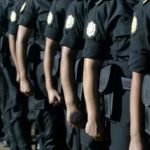 Agentes de la Policía resulta herido de bala mientras las fuerzas de seguridad liberaban el paso en un bloqueo de pobladores en Sayaxché, Petén
