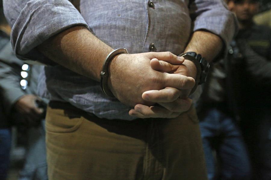 Detienen a sacerdote neoyorquino por posesión de pornografía infantil y “sexting”