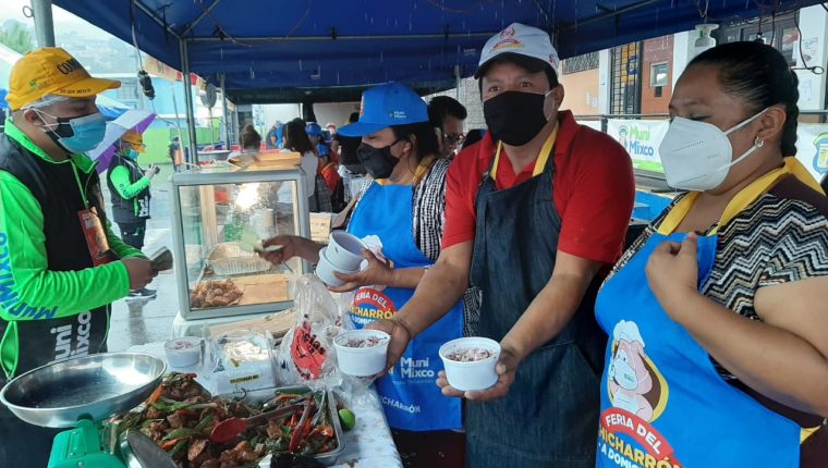 “Tengo 15 años de laborar con la chicharronera y esta pandemia ha sido lo más difícil”