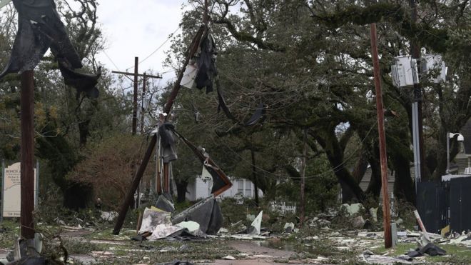 Huracán Laura: vientos extremos e inundaciones dejan al menos 4 muertos y una estela de destrucción en Luisiana