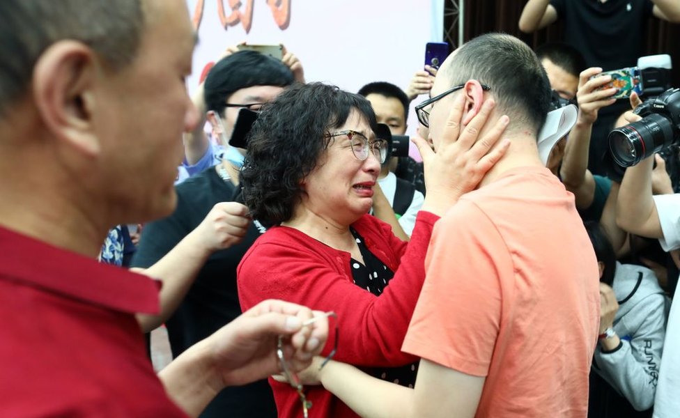 “Me costó 32 años, pero finalmente encontré a mi hijo que fue secuestrado y vendido”