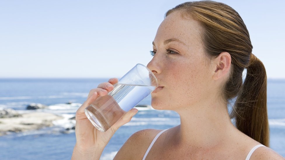 El invento que permite convertir agua de mar en potable en solo media hora (y de forma sostenible)