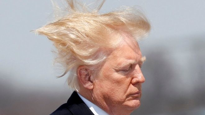 “Mi cabello tiene que estar perfecto”: las razones de Trump para cambiar las normas que limitan el agua que sale por las duchas en EE.UU.