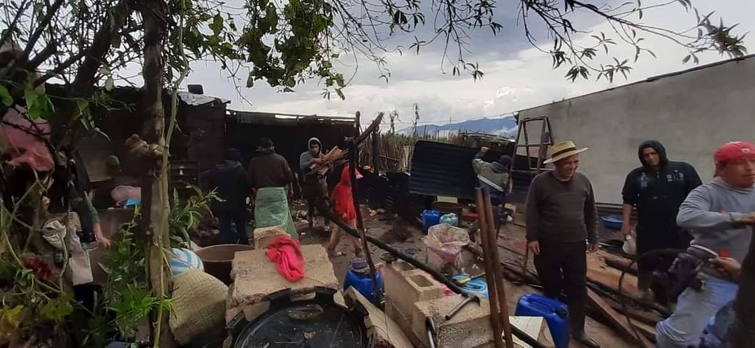 Video: fenómeno natural desprende los techos de 13 casas en Patzún