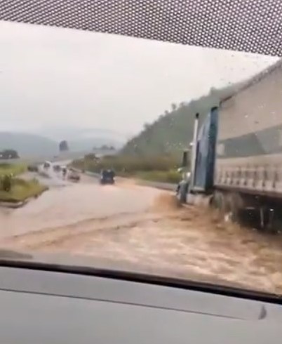 Vídeos: reportan otra inundación en el Libramiento de Chimaltenango