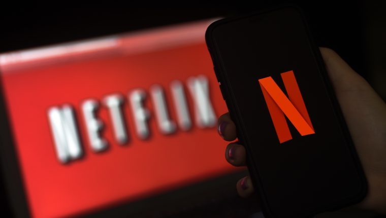 Netflix se disculpa tras ser acusado de “hipersexualizar” a preadolescentes en un cartel para promover película