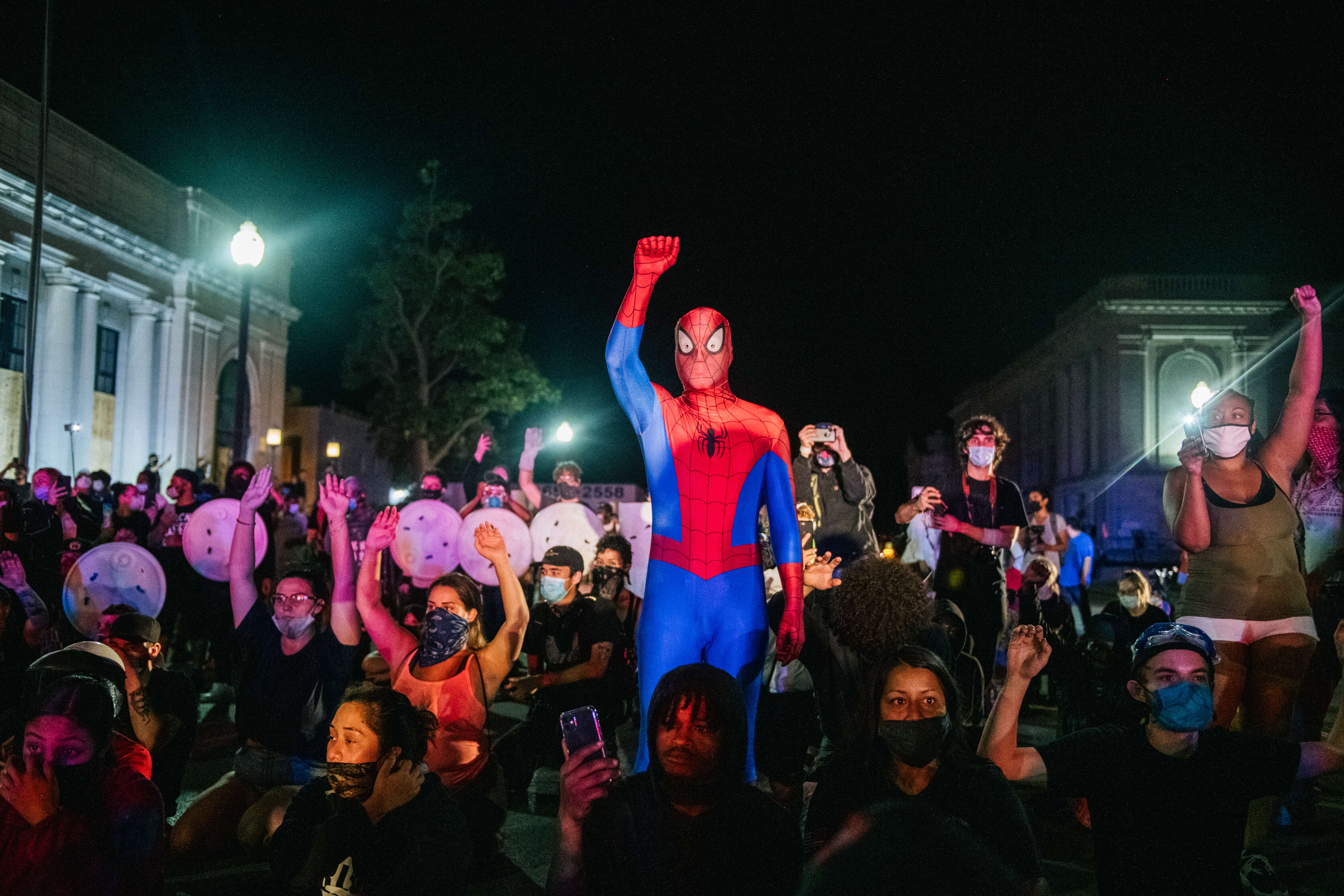 GALERÍA: Disturbios en Wisconsin dejan al menos dos muertos y varios heridos