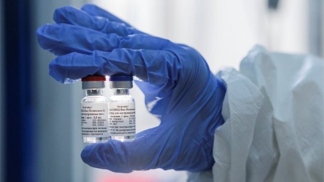 ¿Es segura la vacuna rusa Sputnik V contra el coronavirus? Un estudio lo revela