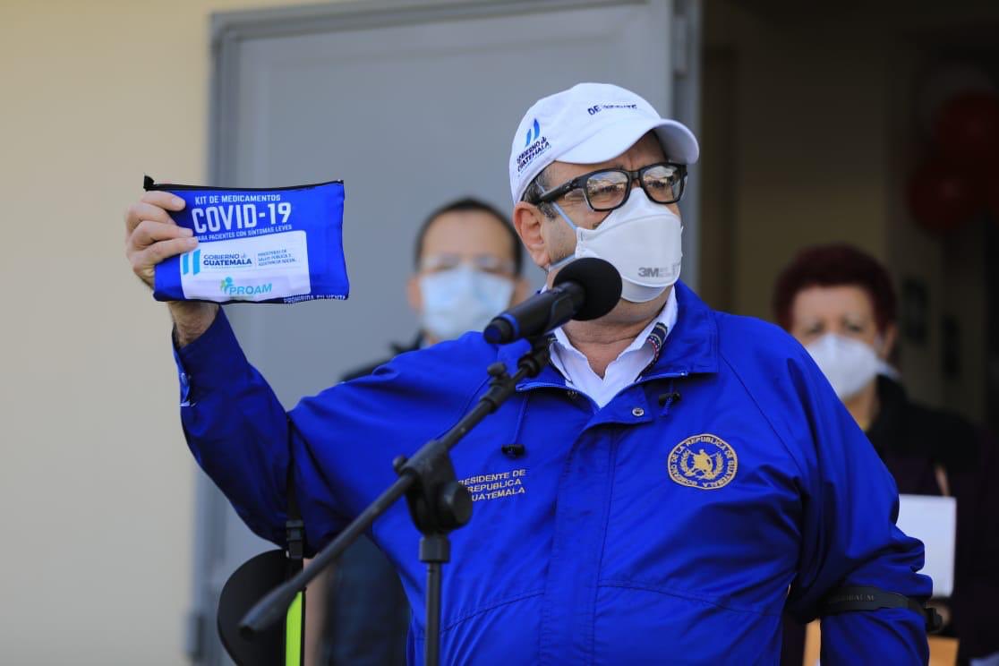 Giammattei: Nos gusta estar apeñuscados, es nuestra forma de ser, somos cariñosos, nos gusta dar abrazos