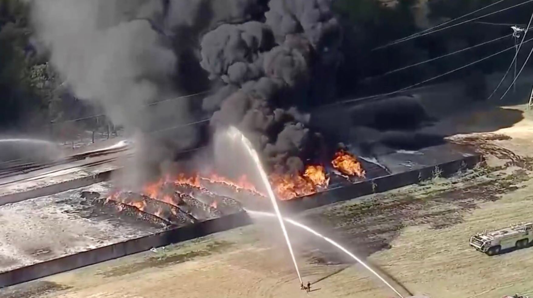 Videos: Gigantesco incendio afecta una fábrica de plásticos en Texas, Estados Unidos