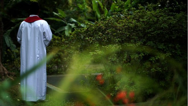 Torturas, exorcismo y miedo: los curas homosexuales “silenciados” por la Iglesia en Brasil
