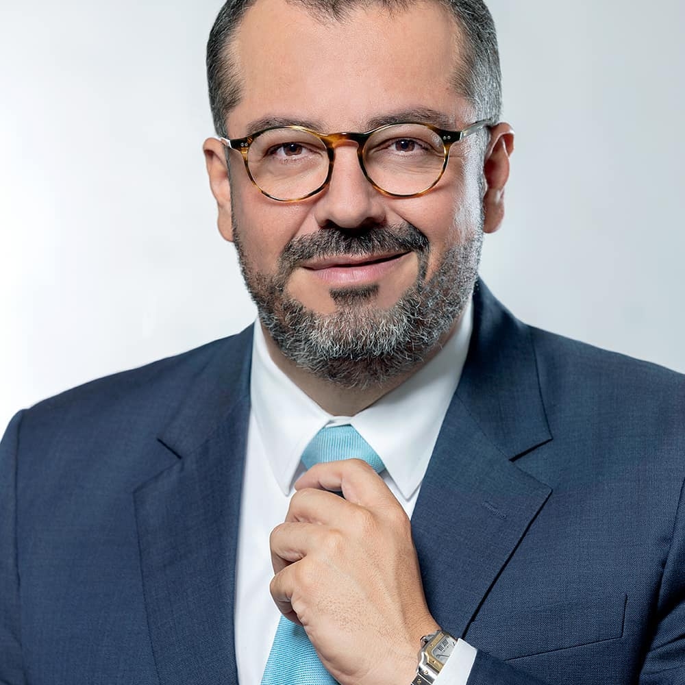 Trasladan a un hospital al ministro de Cultura ocho días después de haber dado positivo a covid-19