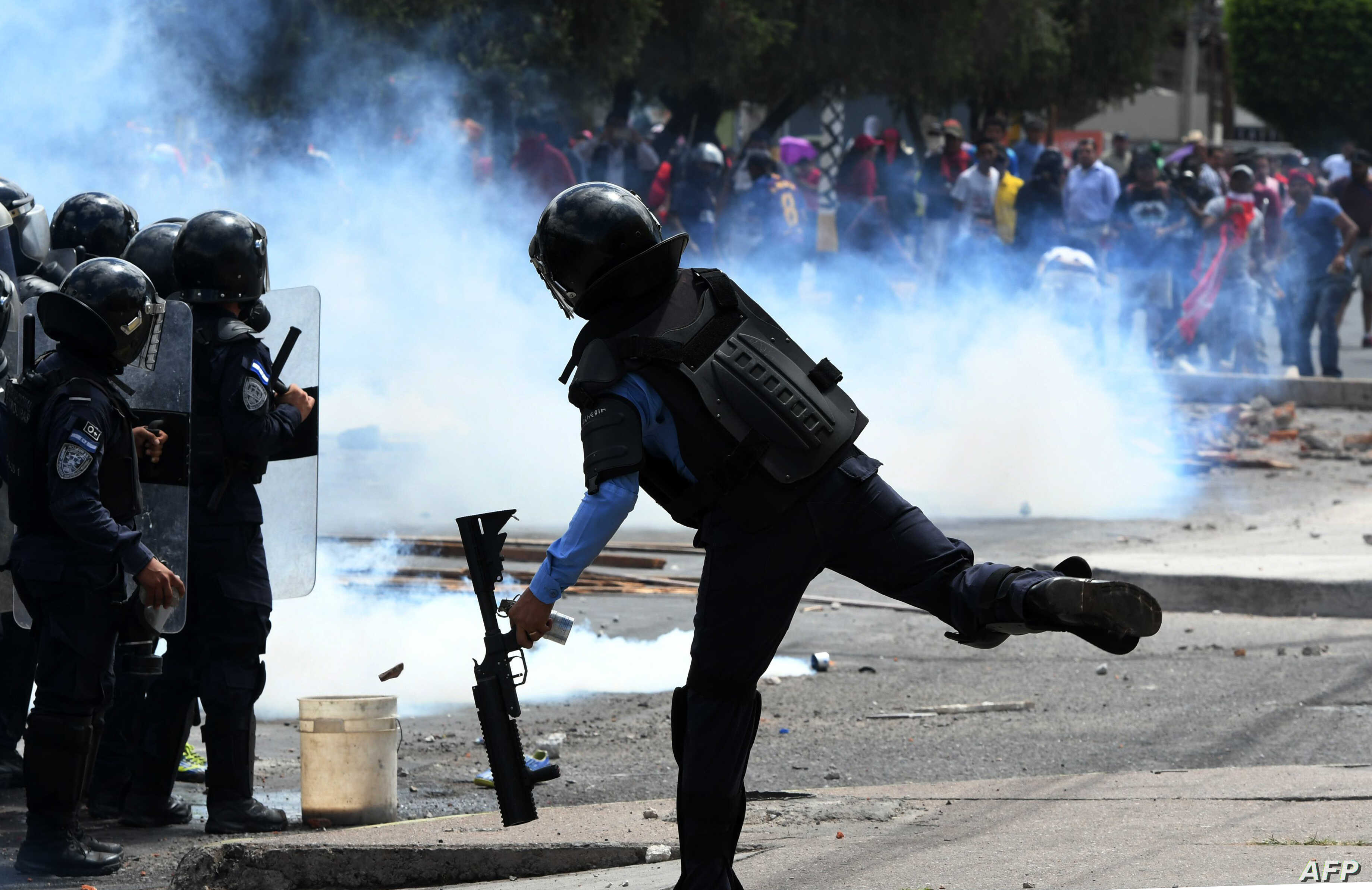 Policía hondureña reprime manifestación opositora