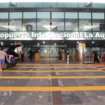 Salud reconoce que laboratorio privado de COVID-19 opera sin licencia en aeropuerto