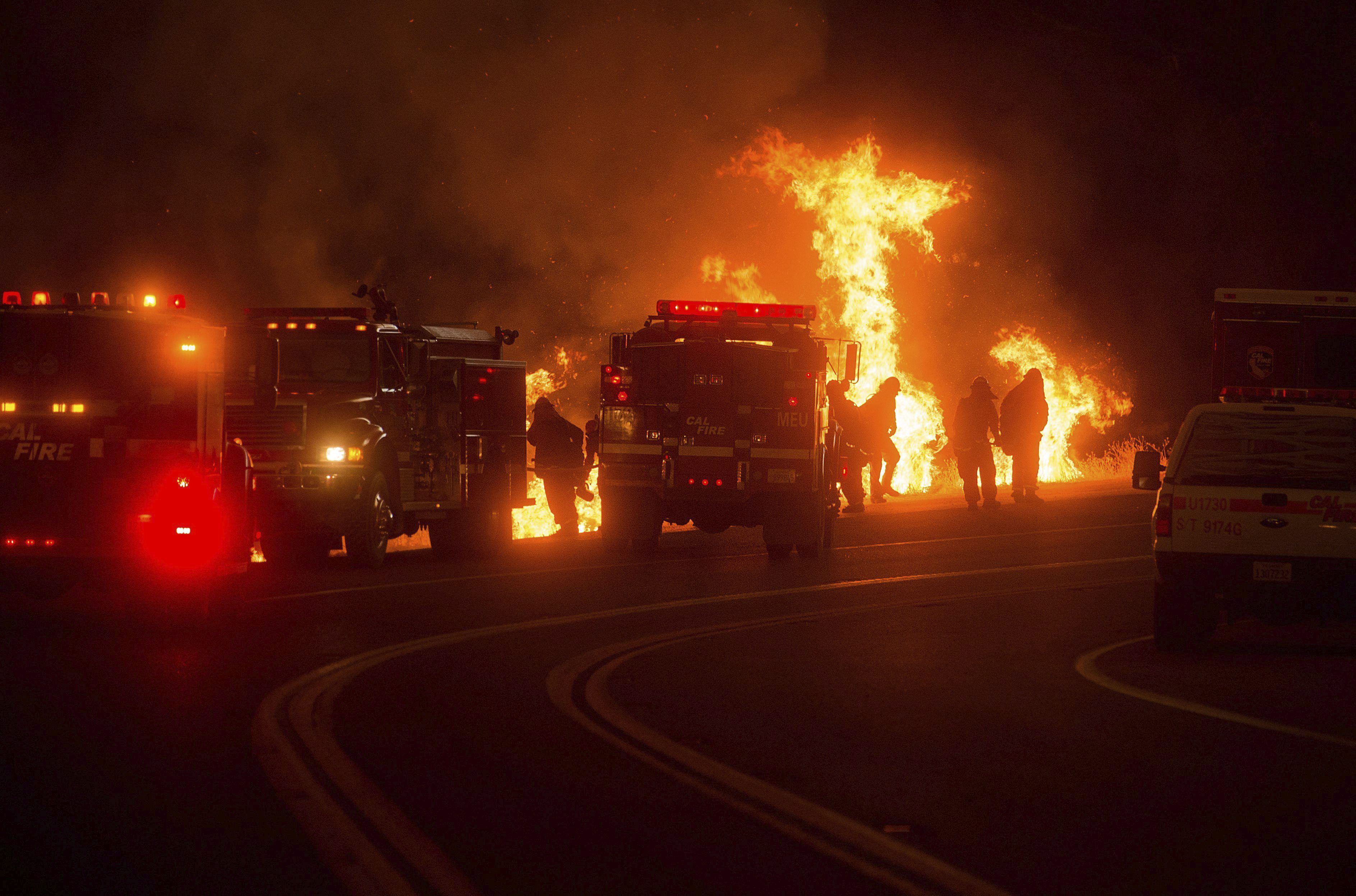 IMÁGENES: continúan devastadores incendios en EE. UU. que ya han dejado 15 muertos y miles de evacuados