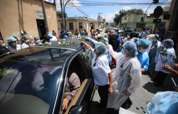 “Gracias por todo Martita”: Así despiden compañeros a enfermera que murió por el covid-19