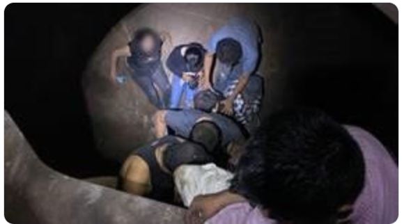 Rescatan a migrantes que viajaban ocultos en un vagón para transporte de granos en Texas