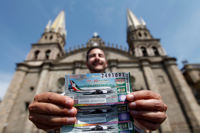 Del #NoEsBroma al sorteo simbólico: claves del avión presidencial mexicano