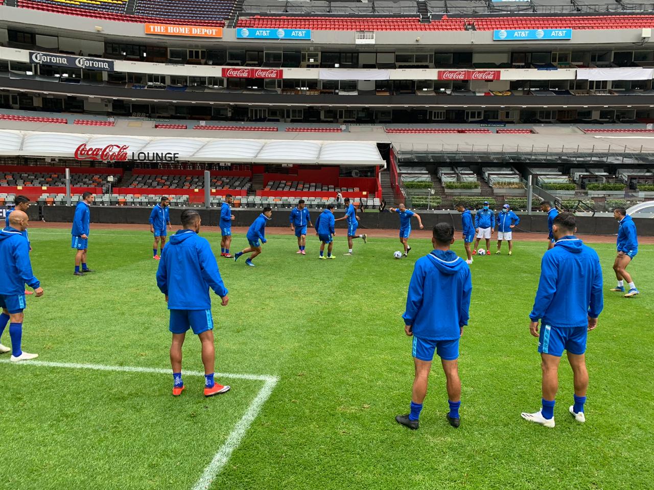 Selección de Guatemala se alista para enfrentar a México y entrena en el Estadio Azteca