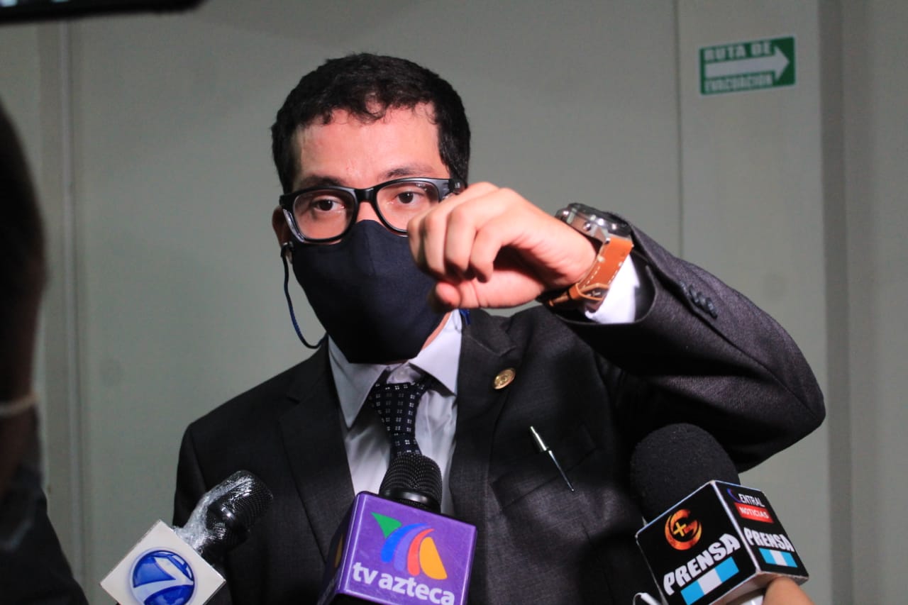 “Me siento orgulloso de que piensen que estamos trabajando de más”, dijo Miguel Martínez, quien fue citado por diputados de Winaq y URNG
