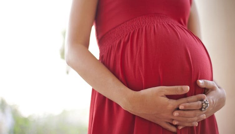 Las mujeres con coronavirus embarazadas necesitan cuidados intensivos, advierte estudio