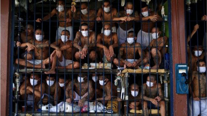 Maras en El Salvador | “Son criminales y no están con este gobierno”: el director de prisiones niega negociaciones de Bukele con las pandillas