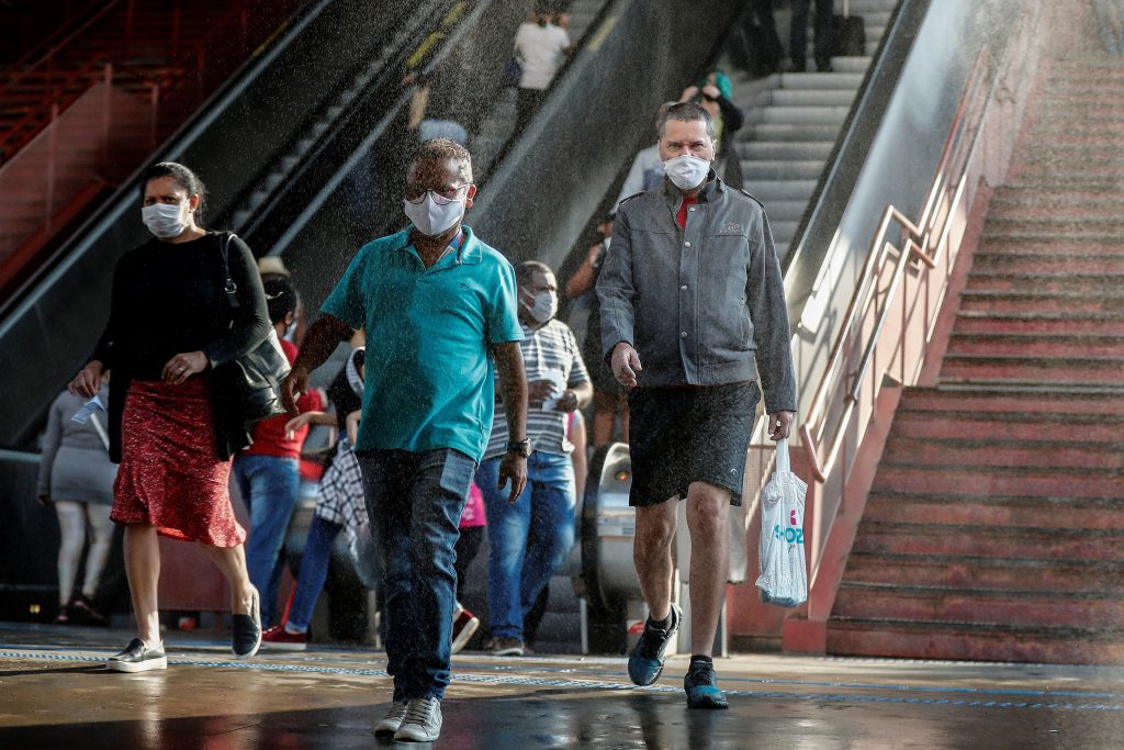 Investigadores presentan hallazgos del coronavirus y por qué golpea más fuerte a los ancianos y hombres