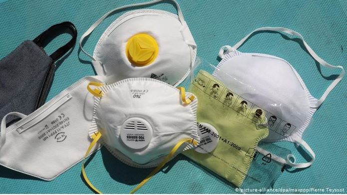 Ni las pantallas ni las mascarillas con válvula protegen del coronavirus