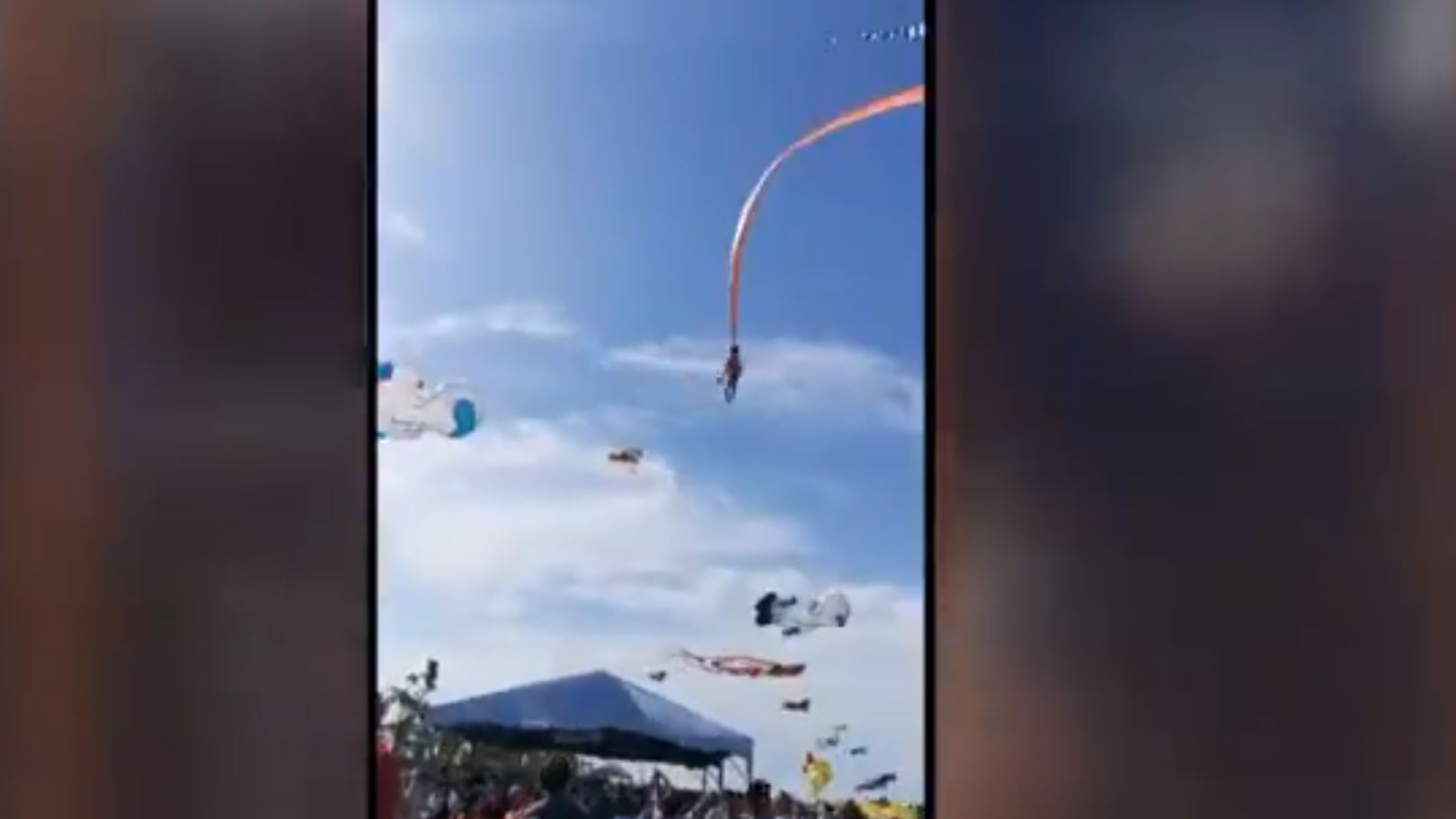 Video: la niña que salió por los aires en una exposición de cometas
