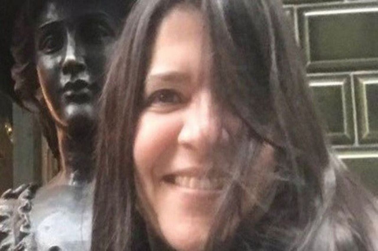 Tuvo síntomas de covid-19: Profesora muere durante clase virtual en Argentina
