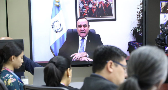 Giammattei critica que el Parlacen no ayuda en la lucha contra el covid-19 y pone fecha de salida si no hay reformas