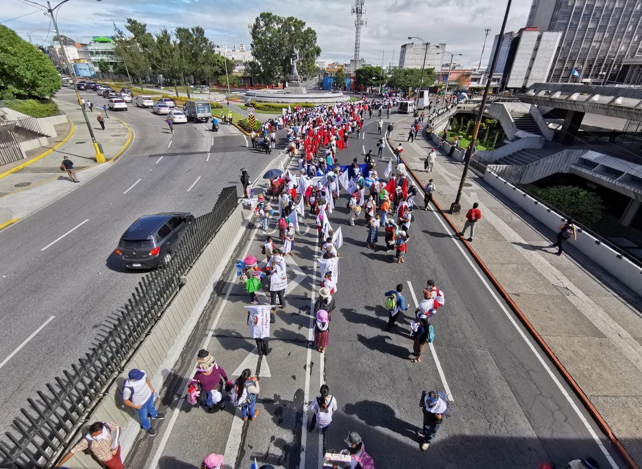 En imágenes: así transcurre la marcha de varios colectivos por el Día de la Revolución este 20 de octubre