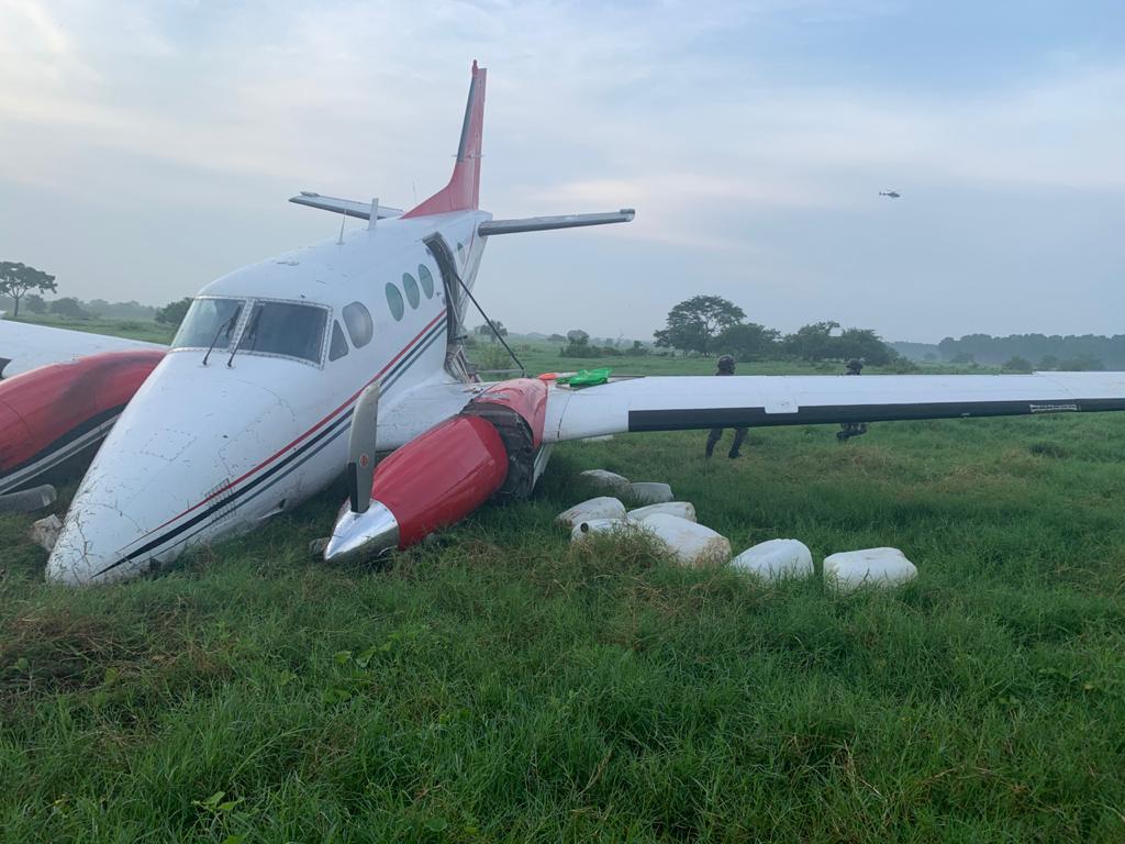 Avioneta ilegal es rastreada por el Ejército en Retalhuleu y se buscan narcóticos