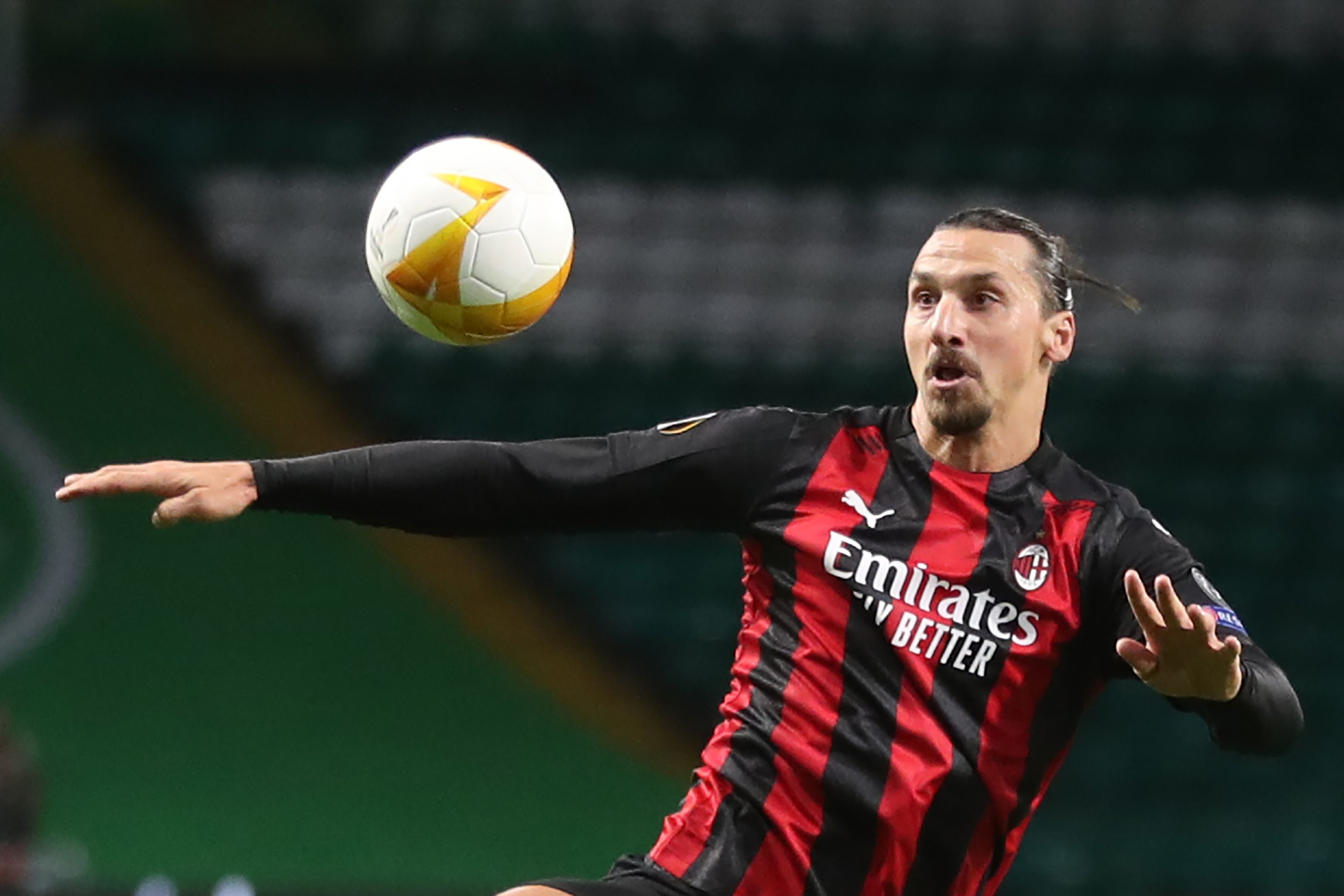 Ibrahimovic promociona las mascarillas: “No eres Zlatan, no retes al virus”