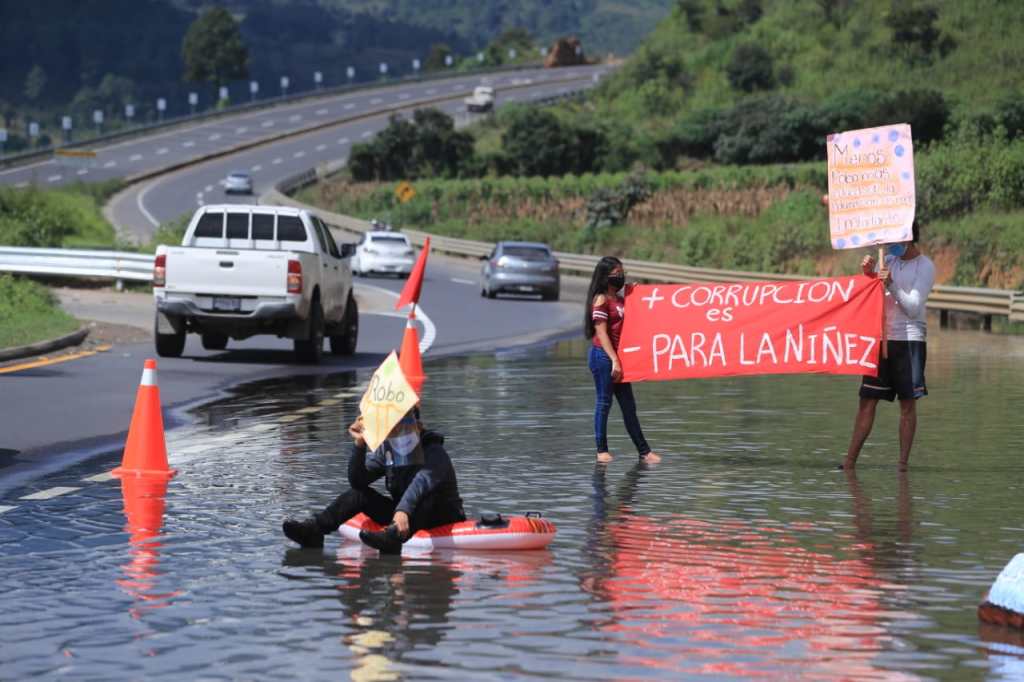 Libramiento de Chimaltenango: Jóvenes manifiestan por “pésimas condiciones” de la obra