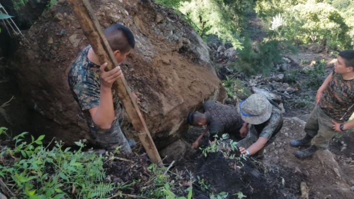 Ejército efectúa demolición de rocas en San Marcos La Laguna ante el riesgo y para prevenir otra tragedia