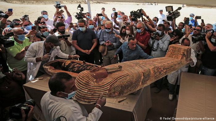 Egipto exhibe sarcófagos