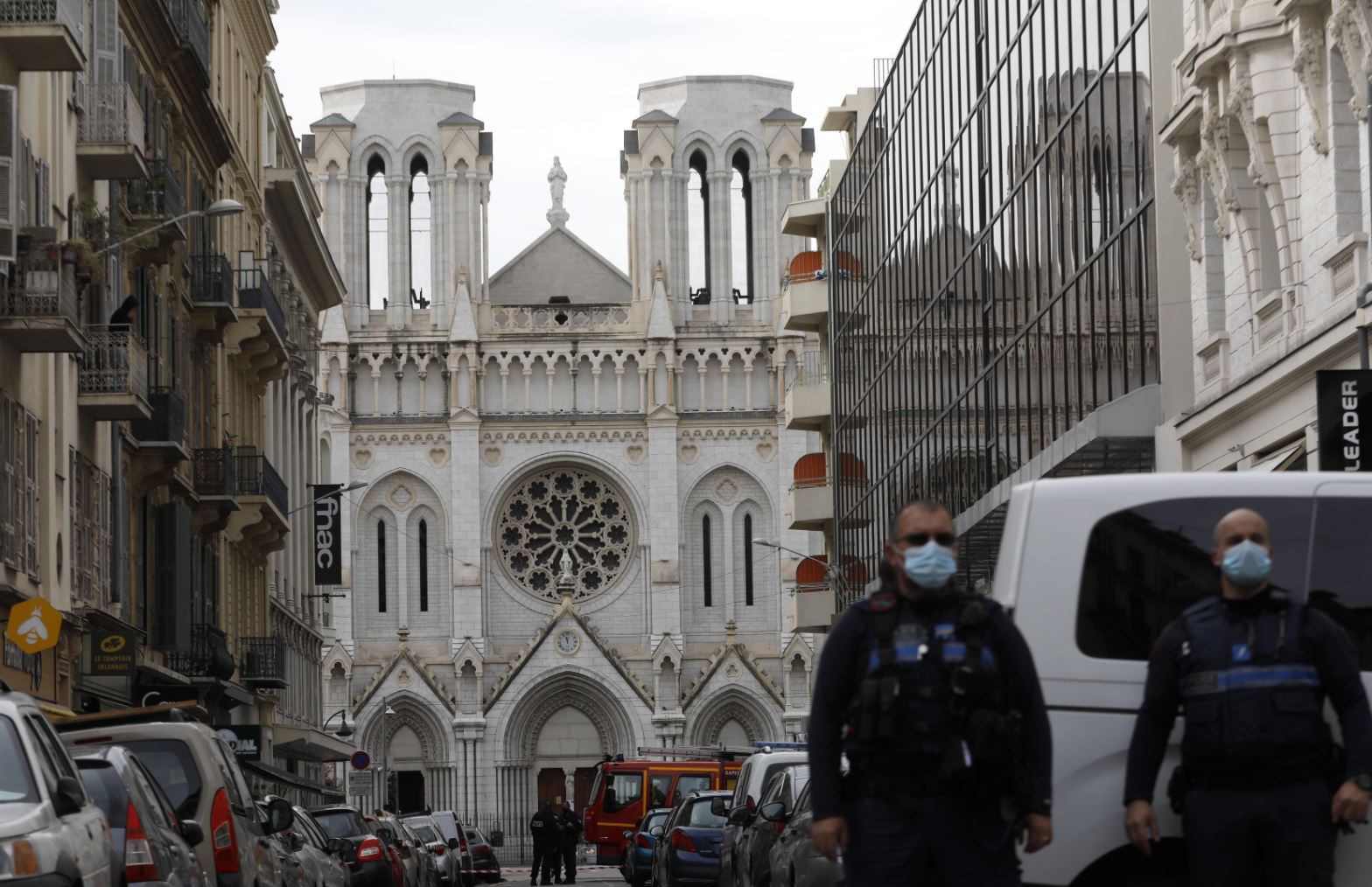 Tres muertos deja ataque terrorista en iglesia católica de Niza, Francia