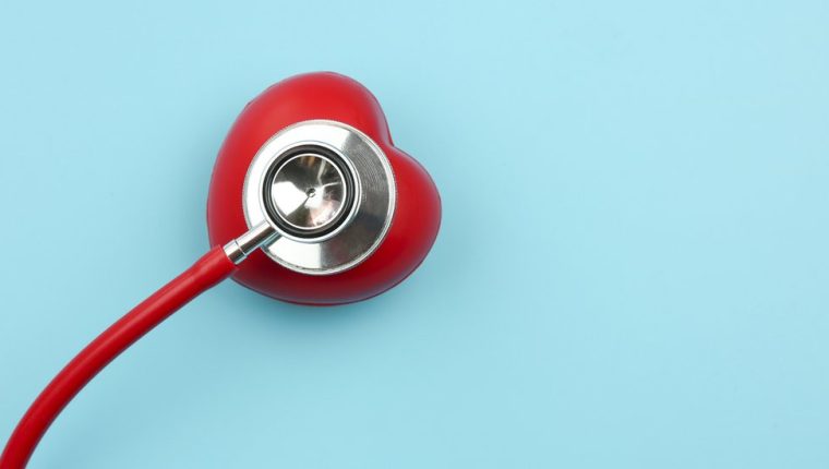 ¿Qué sonidos corporales escuchan los médicos con el estetoscopio (más allá de los latidos de tu corazón)?