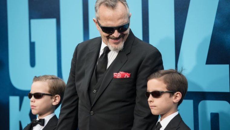 Cómo la compleja disputa por los hijos del cantante Miguel Bosé refleja los retos de los nuevos tipos de familia
