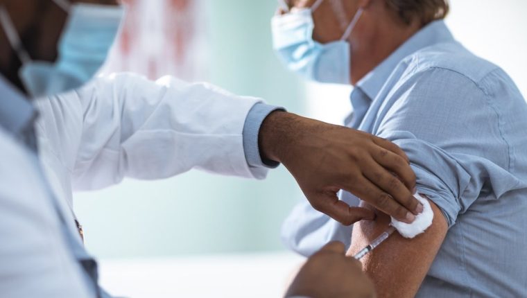 Vacunas contra el coronavirus: qué significan los resultados de su efectividad (y qué tan cerca estamos de tener una)