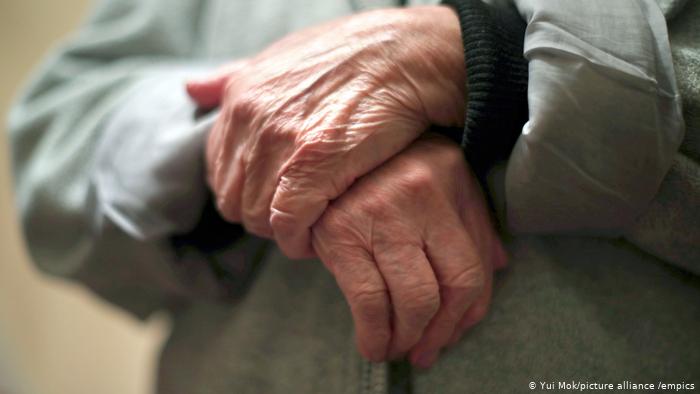 “Estoy completamente solo”: abuelitos aislados por la pandemia