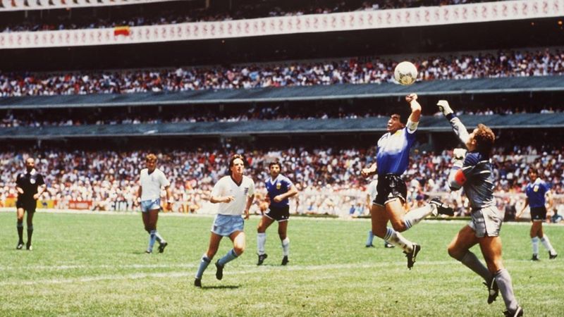 El día que Diego Maradona hizo “el gol del siglo” y se convirtió en villano por la “mano de Dios”