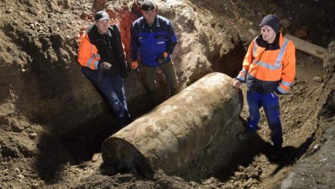 Bomba de la II Guera Mundial obliga a evacuar a 15 mil personas en Alemania