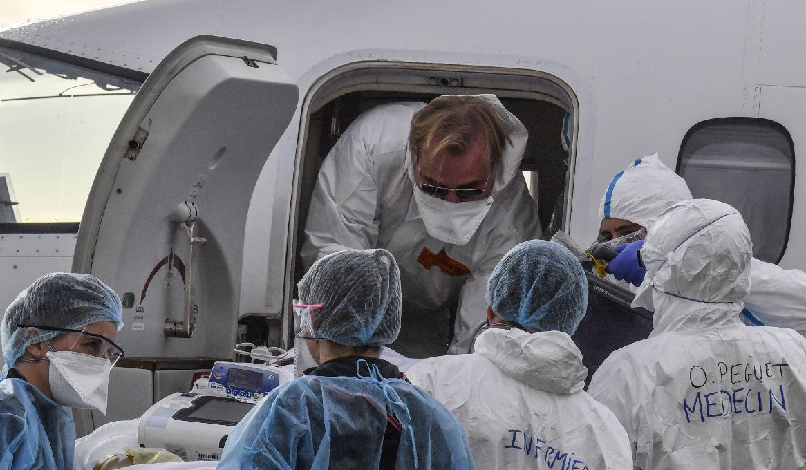 Francia espera empezar a vacunar a comienzos de 2021 contra el coronavirus y no habrá que pagar, mientras la restricciones continúan