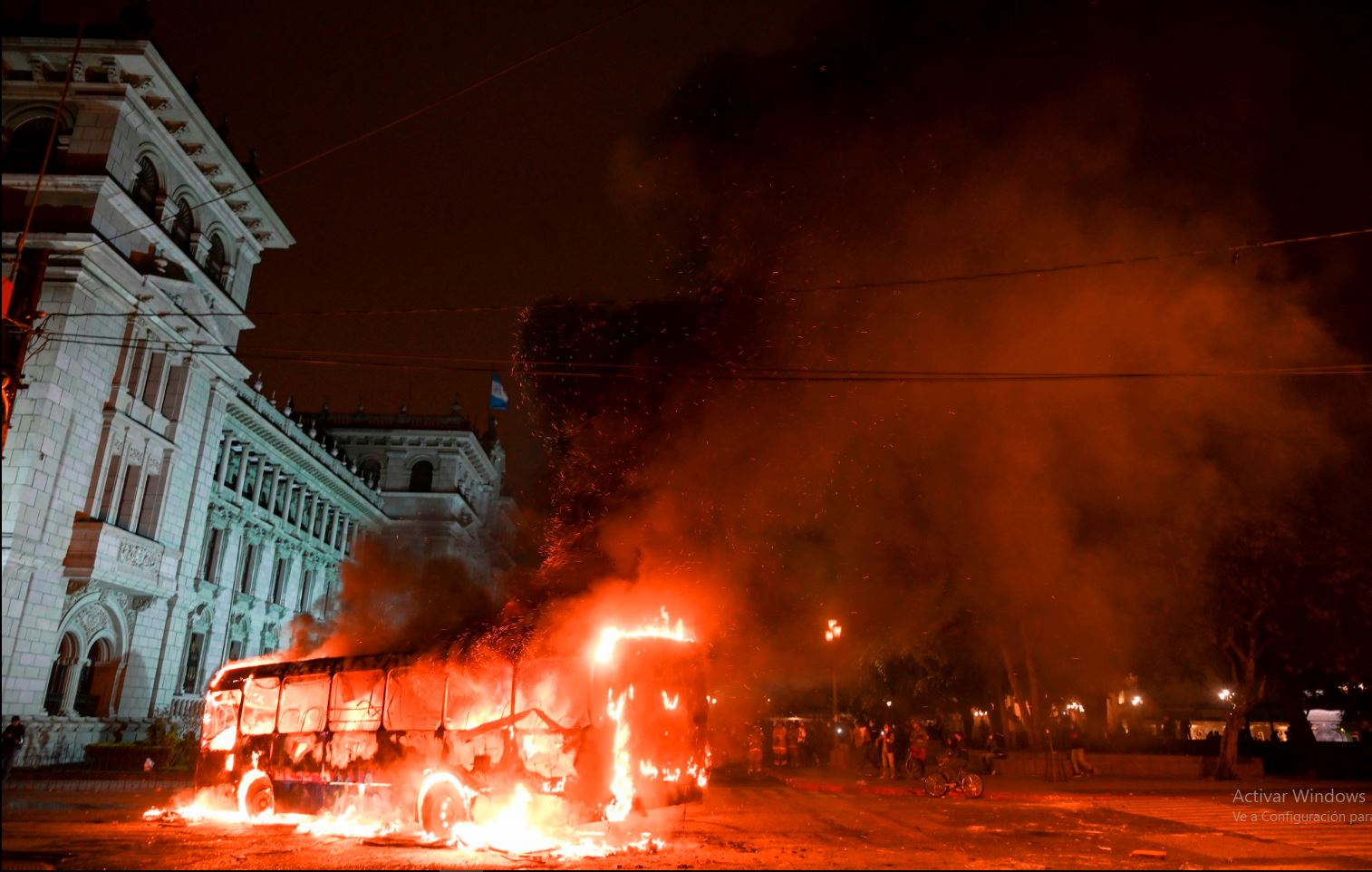 #N28: la crónica en imágenes de las manifestaciones en contra del Gobierno y los diputados